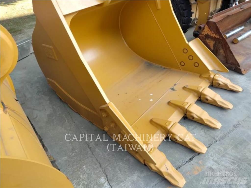CAT 323 Kauhat
