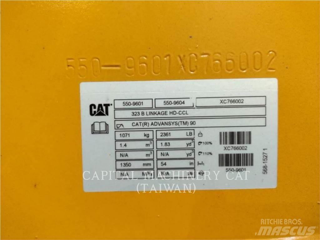 CAT 323 Kauhat