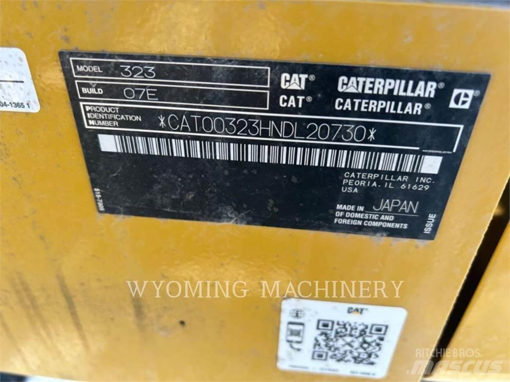 CAT 323 Telakaivukoneet