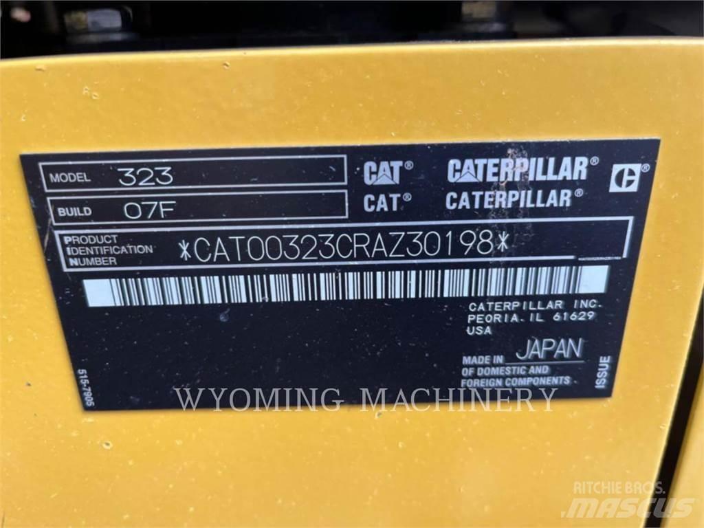 CAT 323 Telakaivukoneet