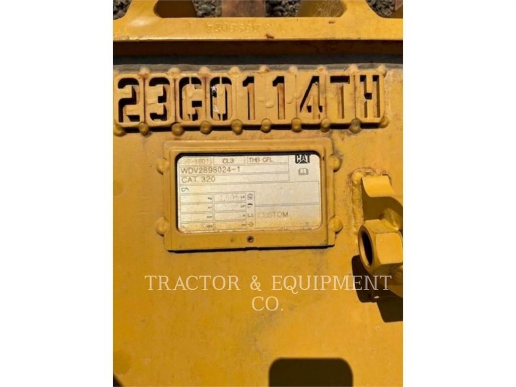 CAT 323 Telakaivukoneet