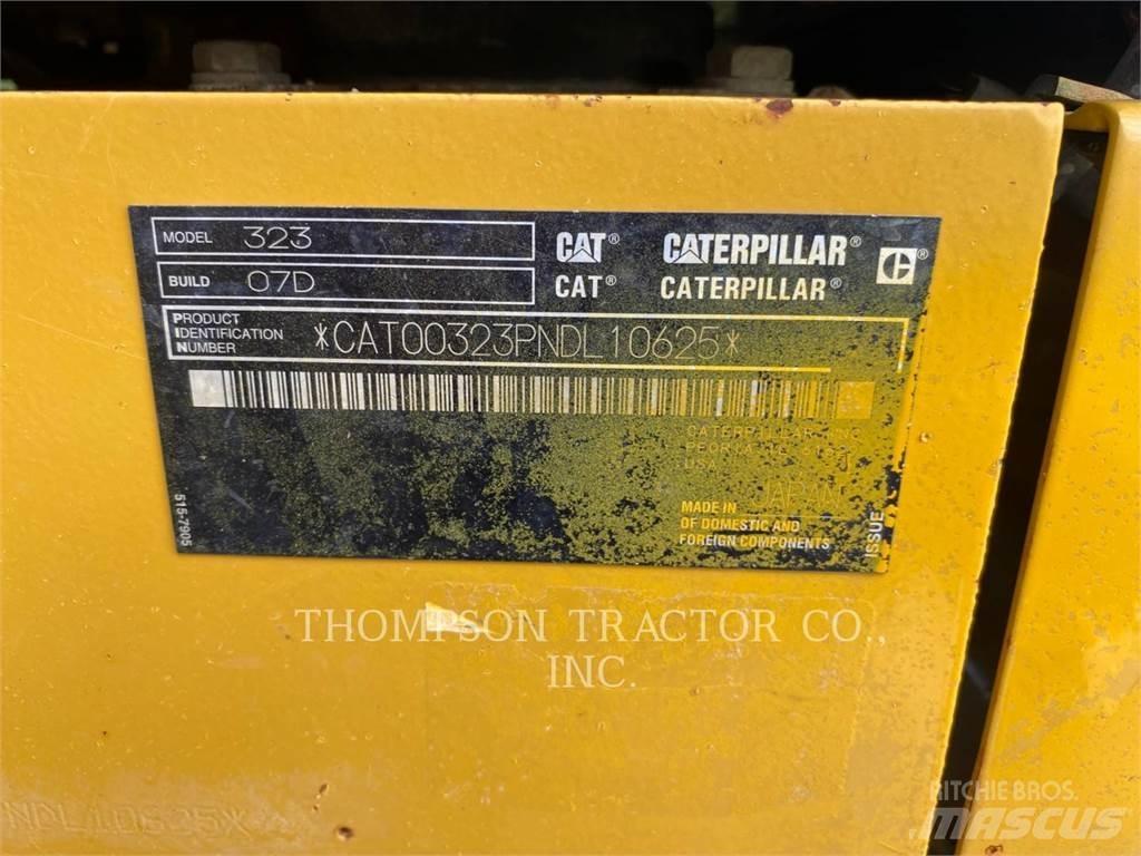 CAT 323 Telakaivukoneet