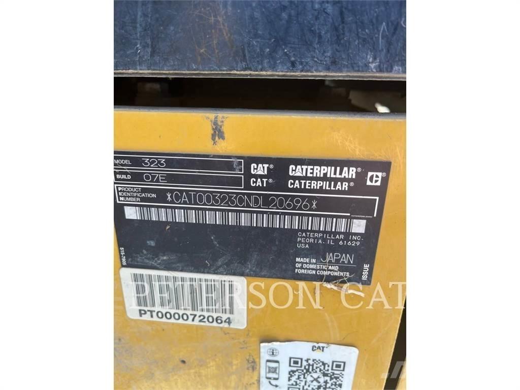 CAT 323 Telakaivukoneet