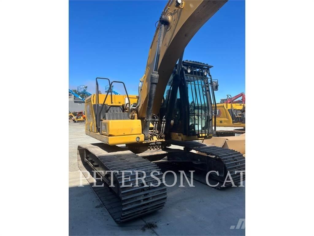 CAT 323 Telakaivukoneet
