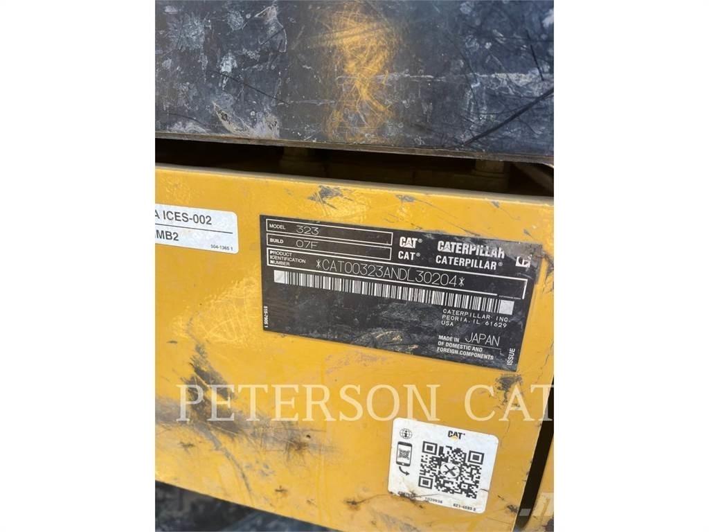 CAT 323 Telakaivukoneet