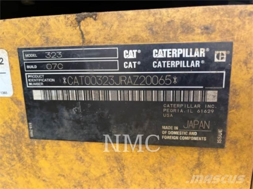 CAT 323 Telakaivukoneet
