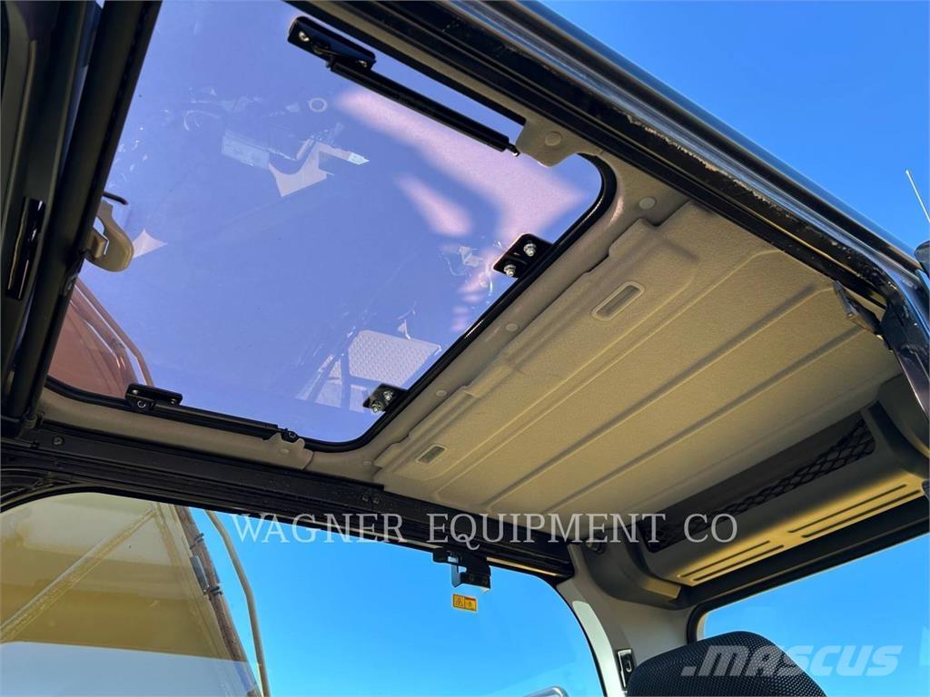 CAT 323 Telakaivukoneet