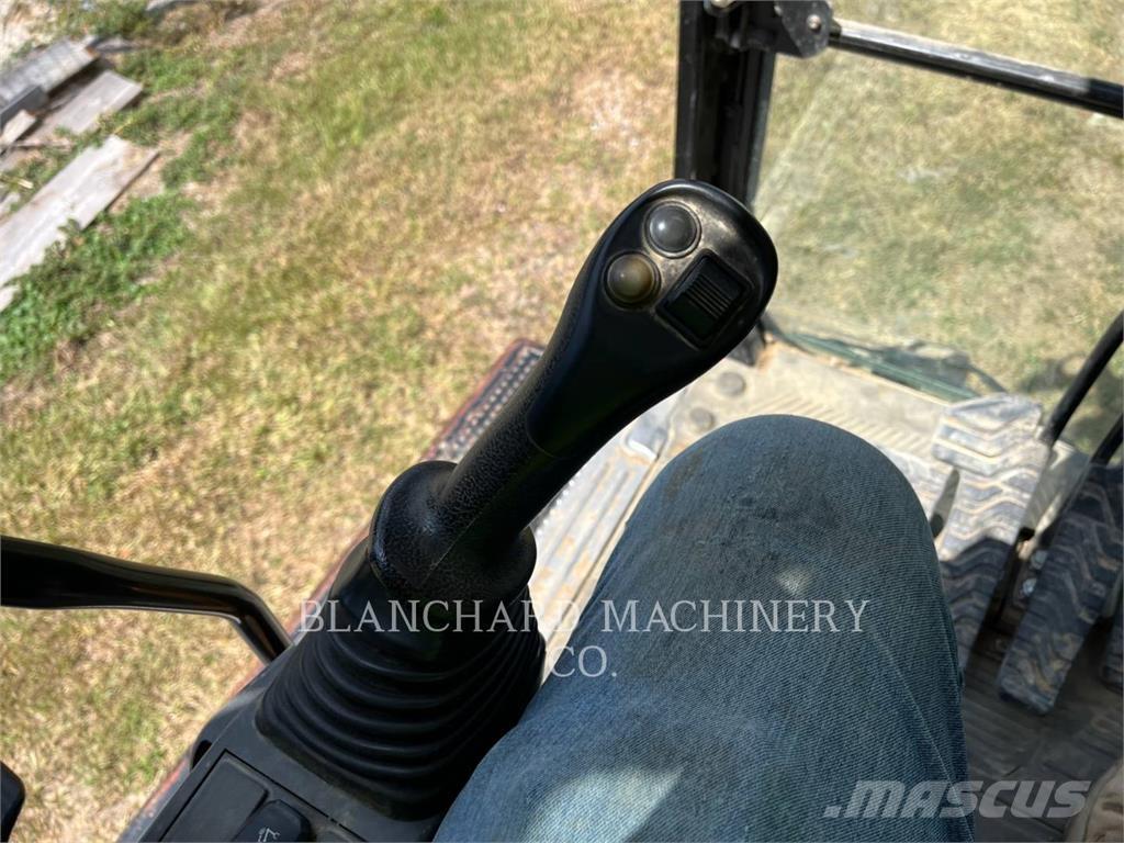 CAT 323 Telakaivukoneet