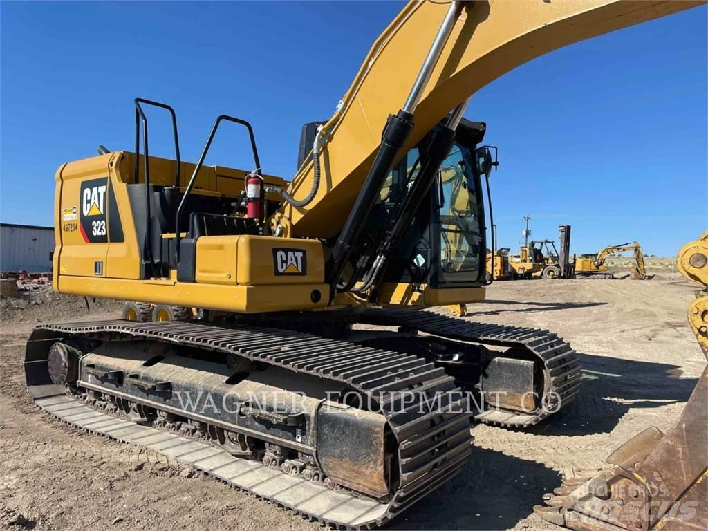 CAT 323 Telakaivukoneet