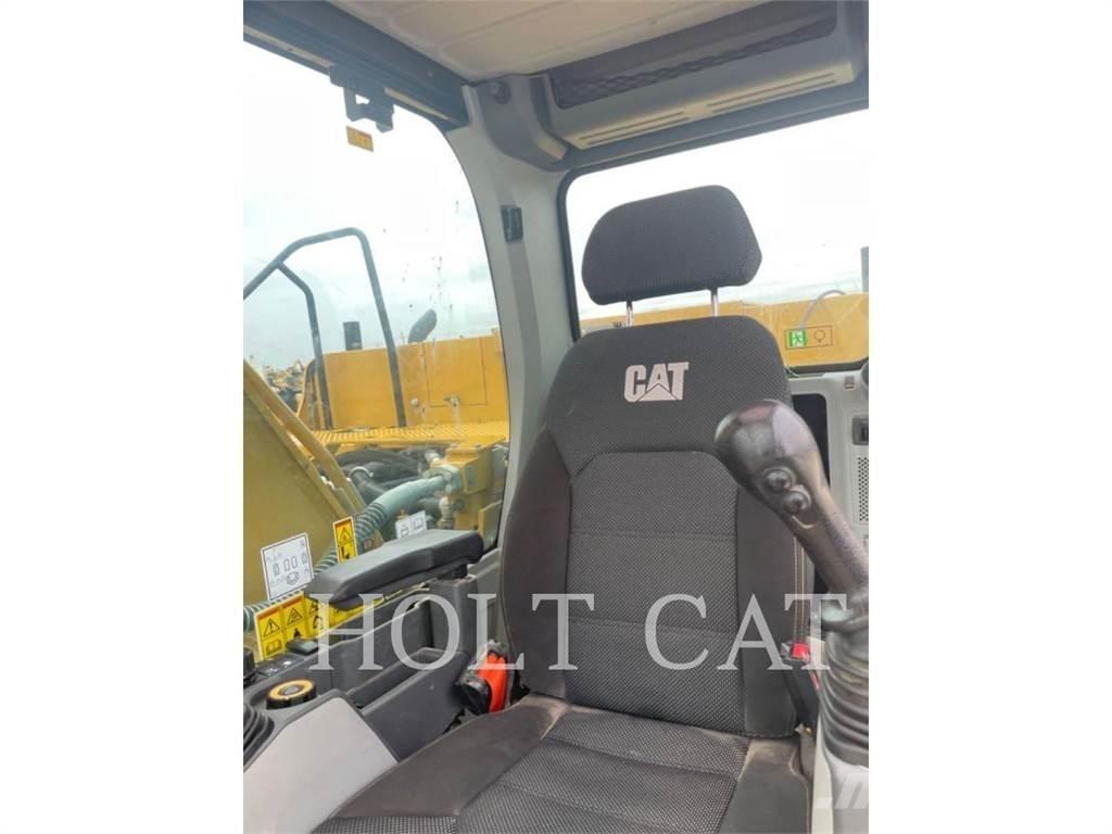 CAT 323 TC3 Telakaivukoneet