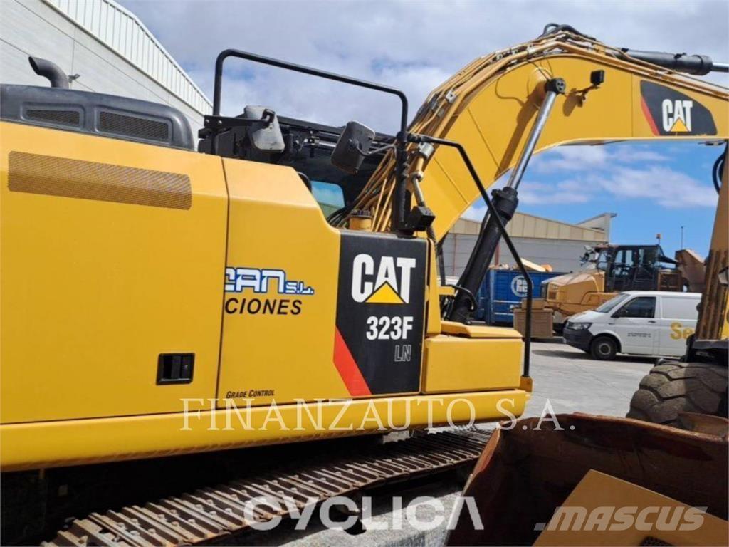 CAT 323F Telakaivukoneet