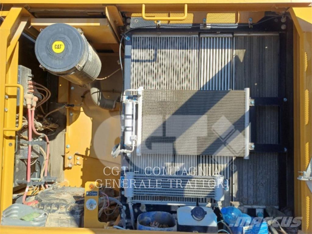 CAT 323F SA Telakaivukoneet