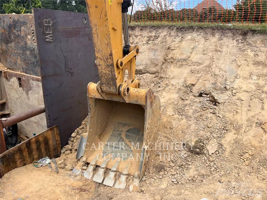 CAT 323FL Telakaivukoneet