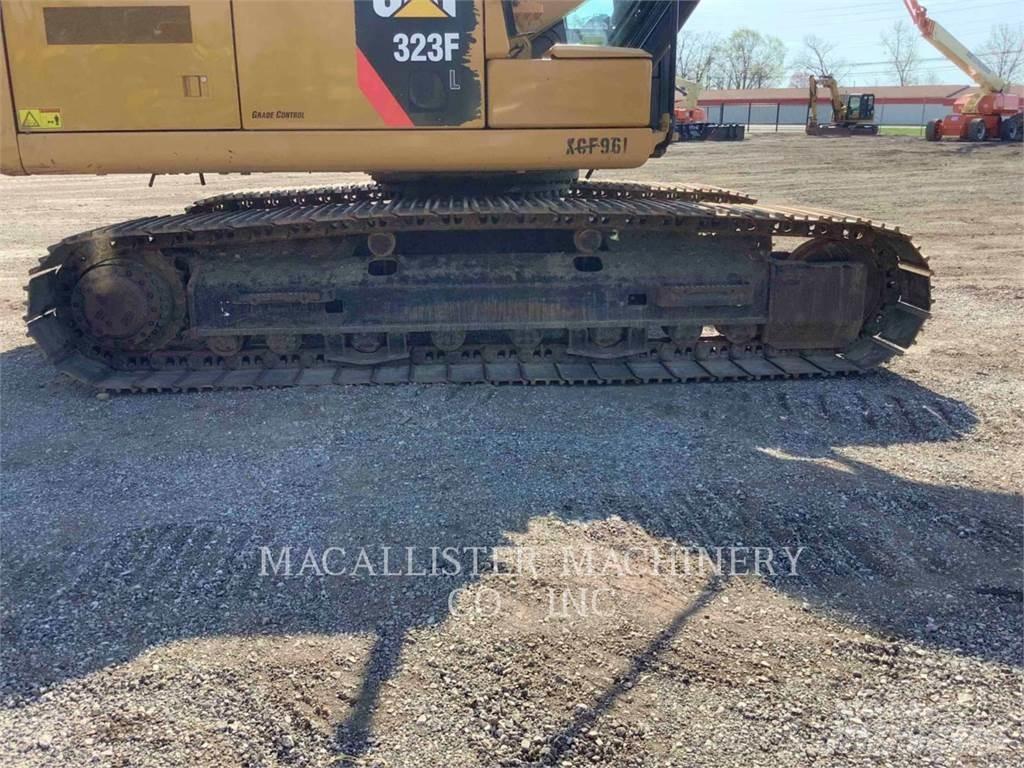 CAT 323FL Telakaivukoneet