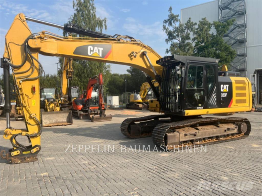 CAT 323FL Telakaivukoneet