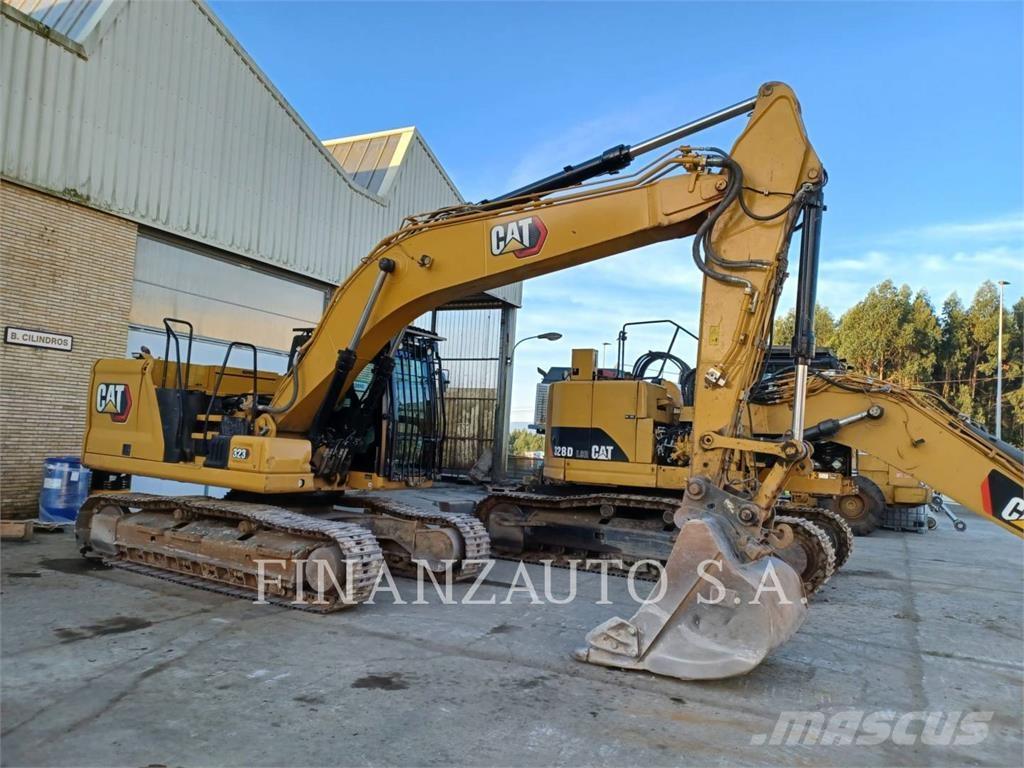 CAT 323L Telakaivukoneet