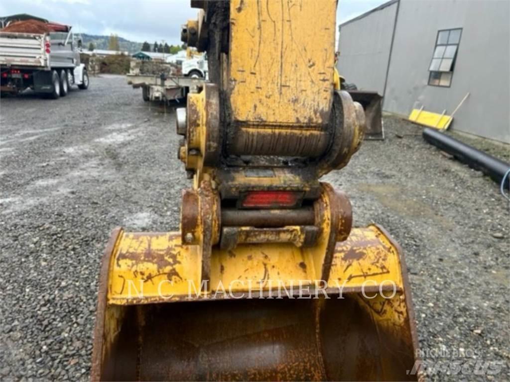 CAT 325 Telakaivukoneet