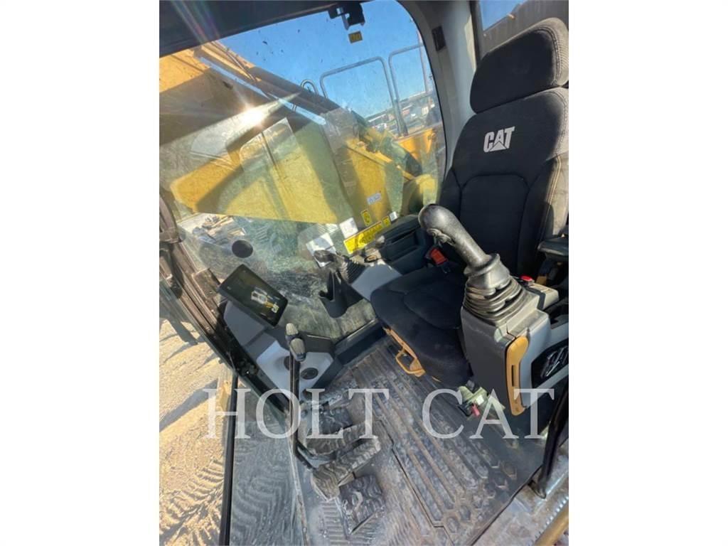 CAT 352 11 Telakaivukoneet