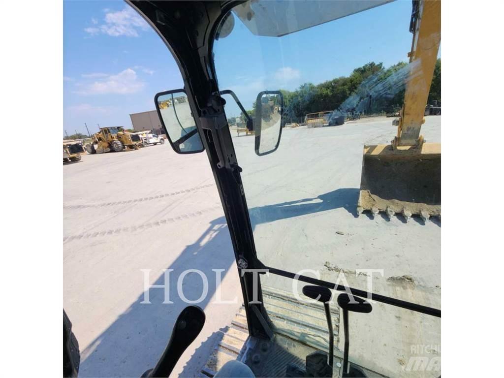 CAT 352 11 Telakaivukoneet