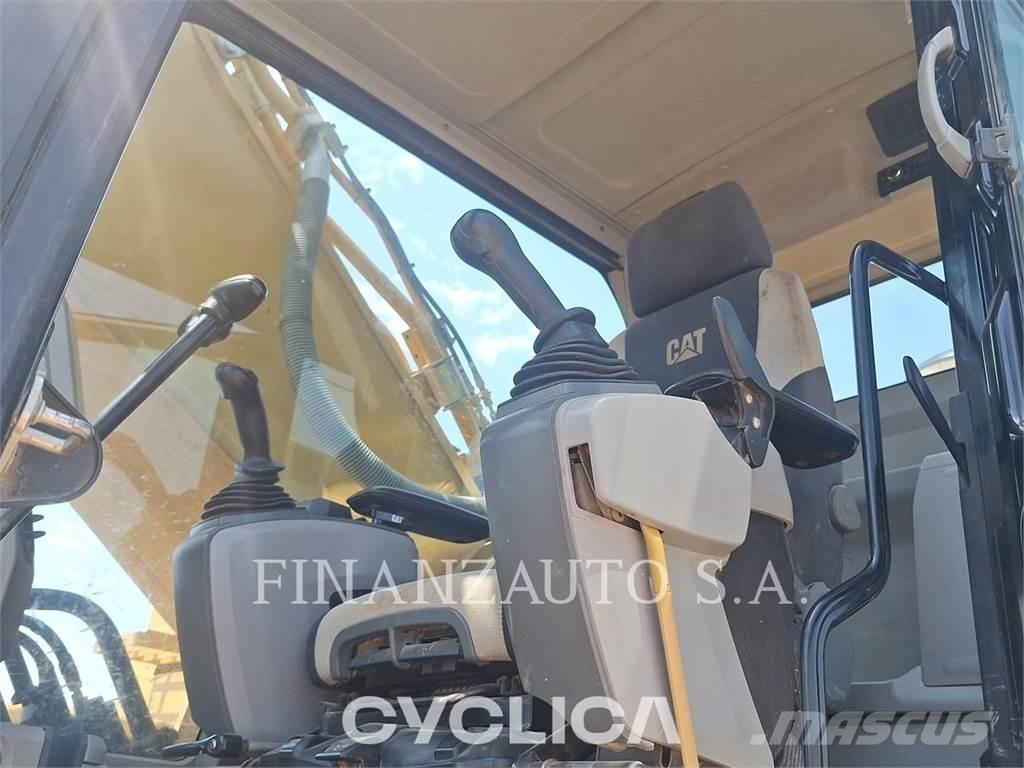 CAT 352FL Telakaivukoneet