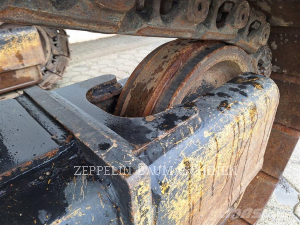 CAT 352FL Telakaivukoneet