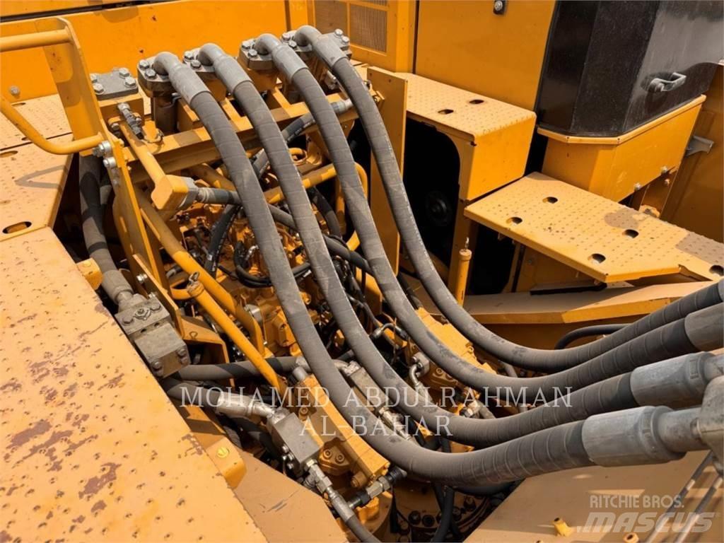 CAT 374 Telakaivukoneet