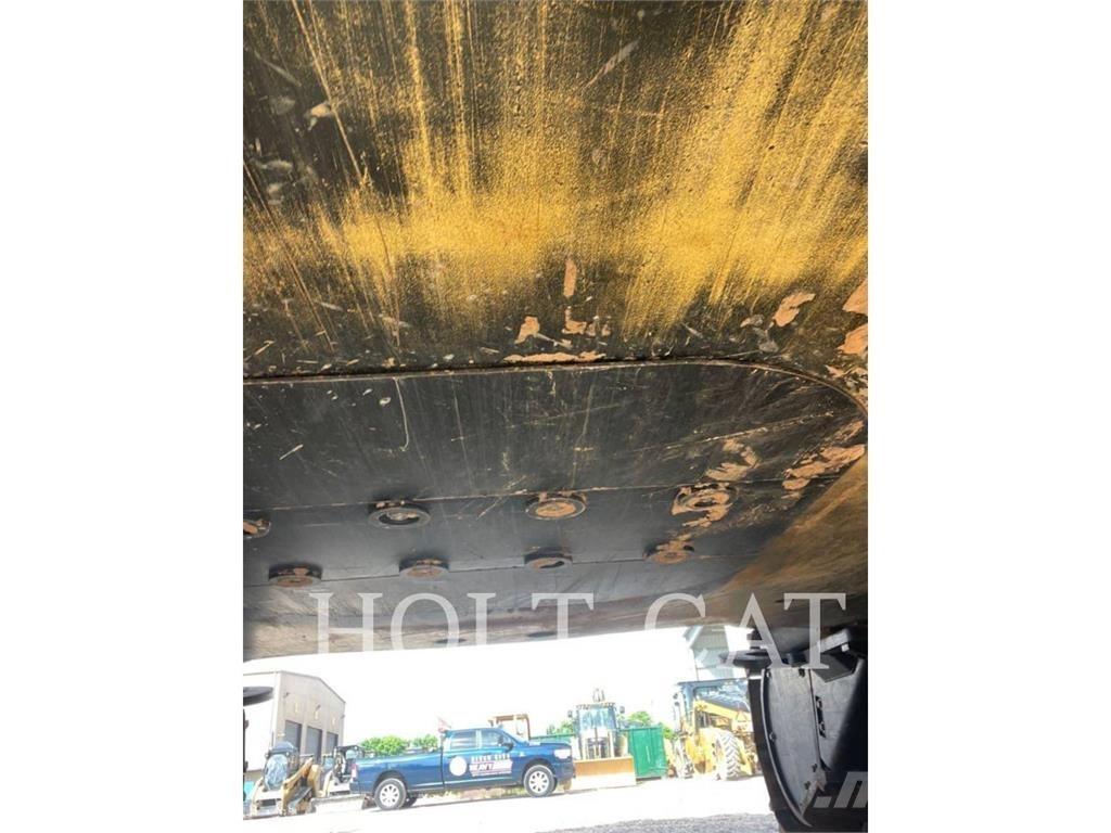 CAT 374 Telakaivukoneet