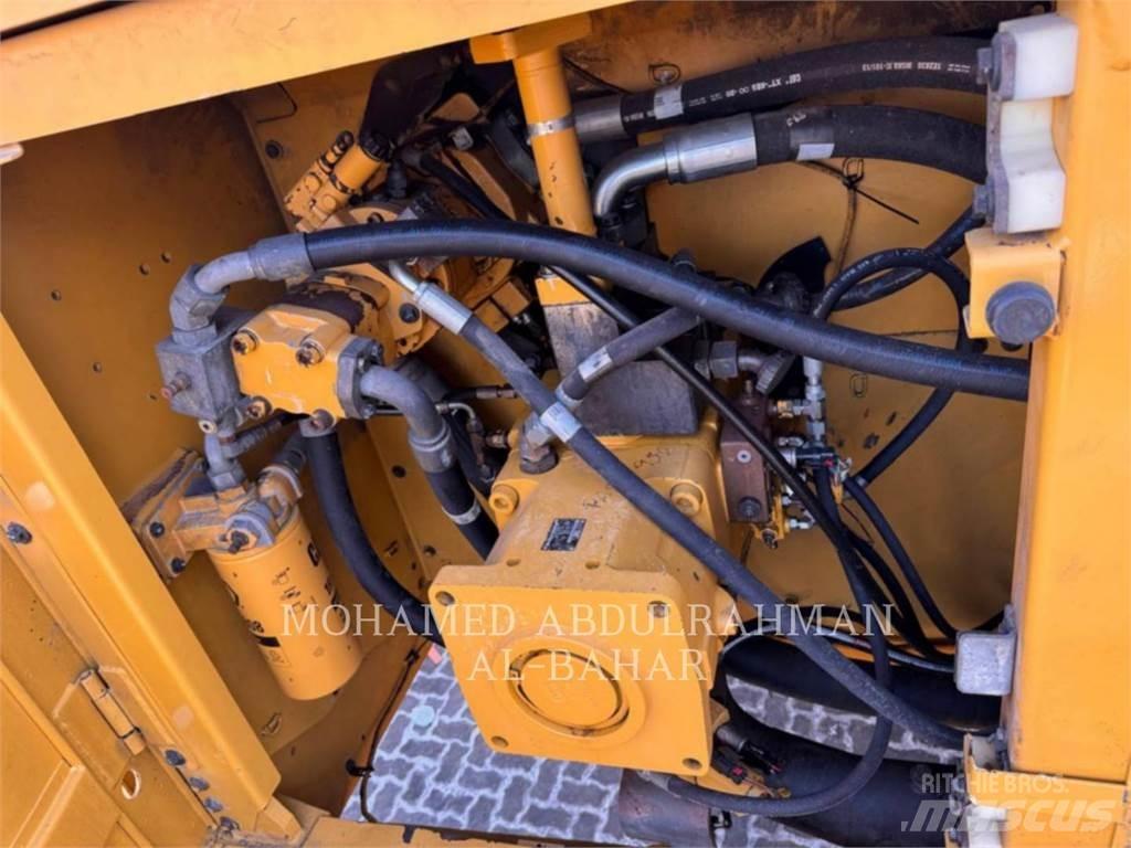CAT 374D L Telakaivukoneet