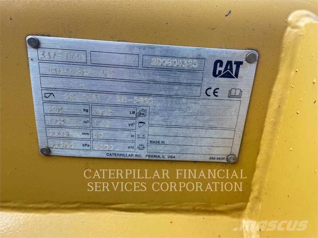 CAT 42007 Kaivurikuormaajat