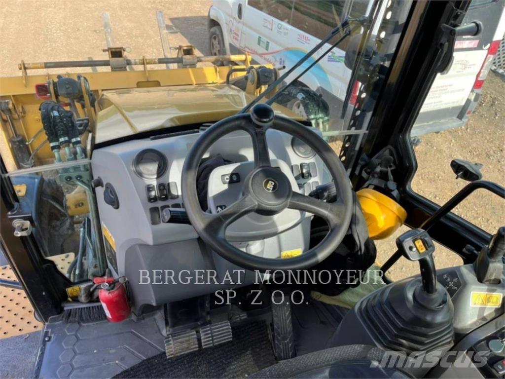 CAT 432F2 Kaivurikuormaajat