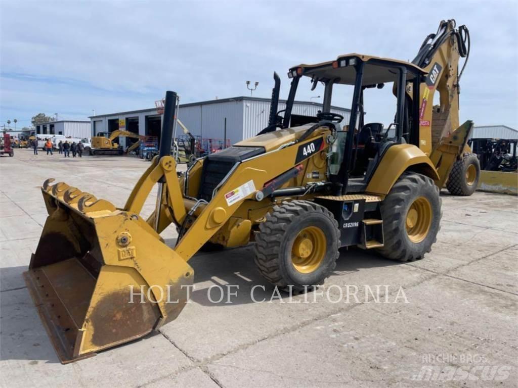 CAT 440 Kaivurikuormaajat