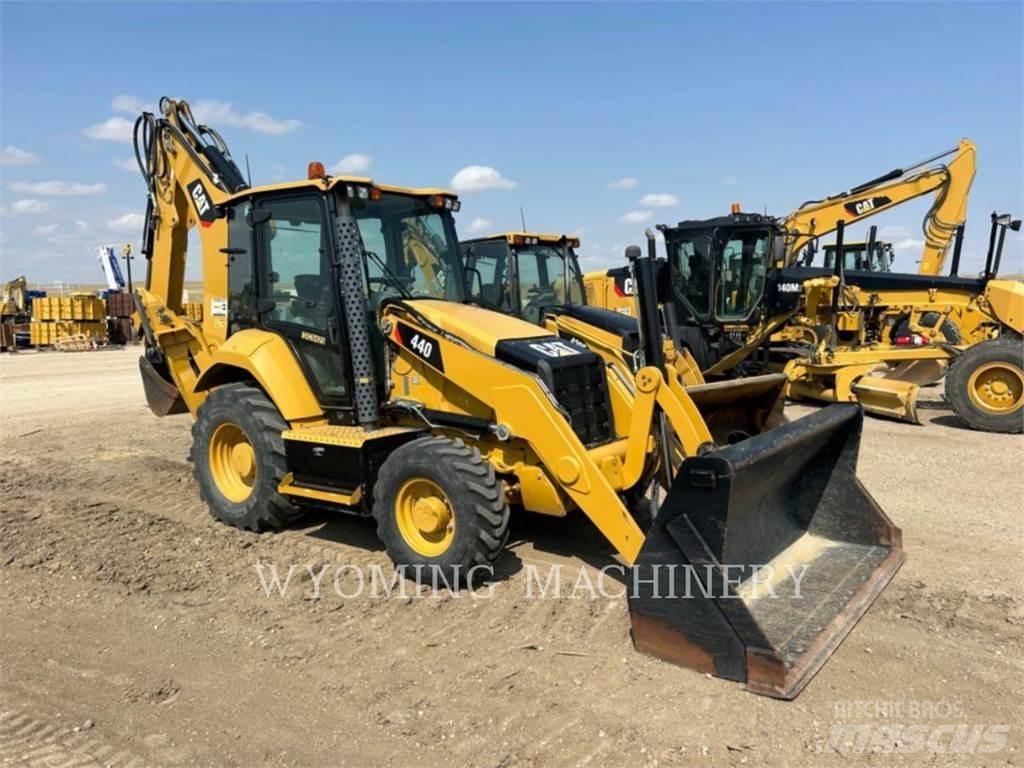 CAT 440 Kaivurikuormaajat
