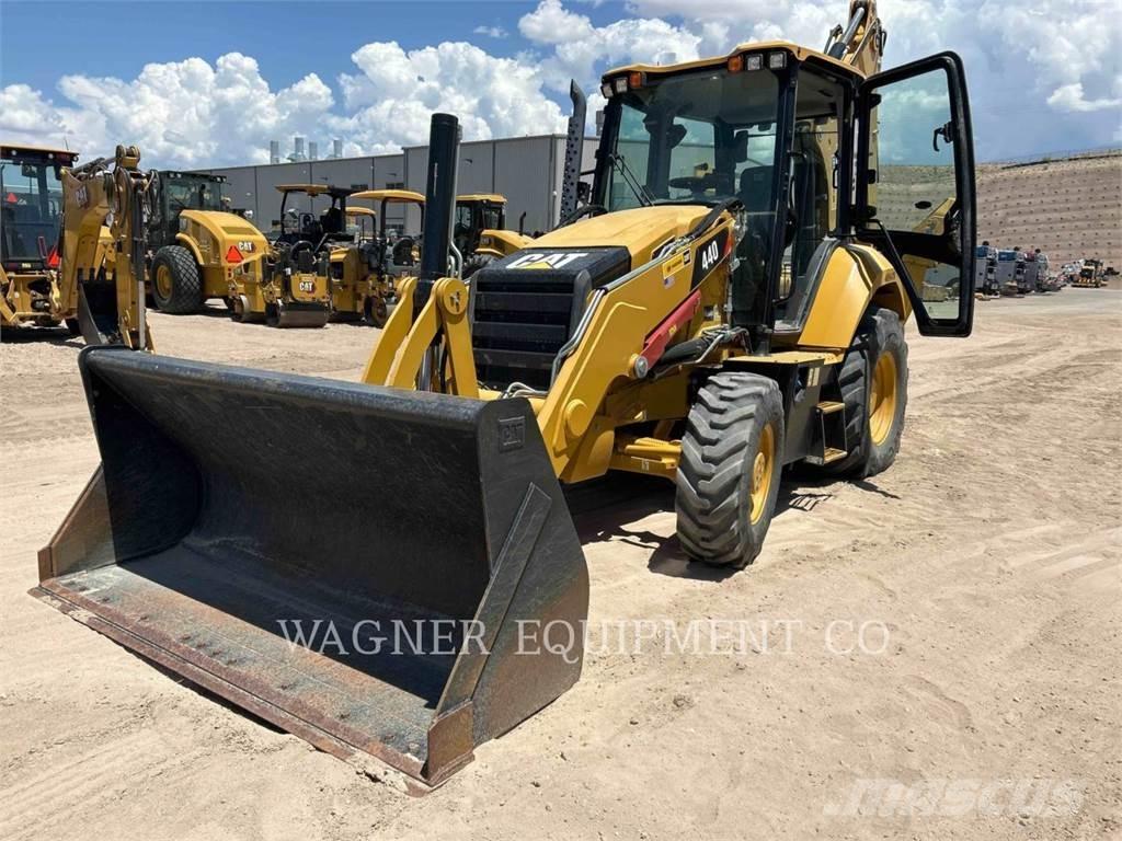 CAT 440 Kaivurikuormaajat