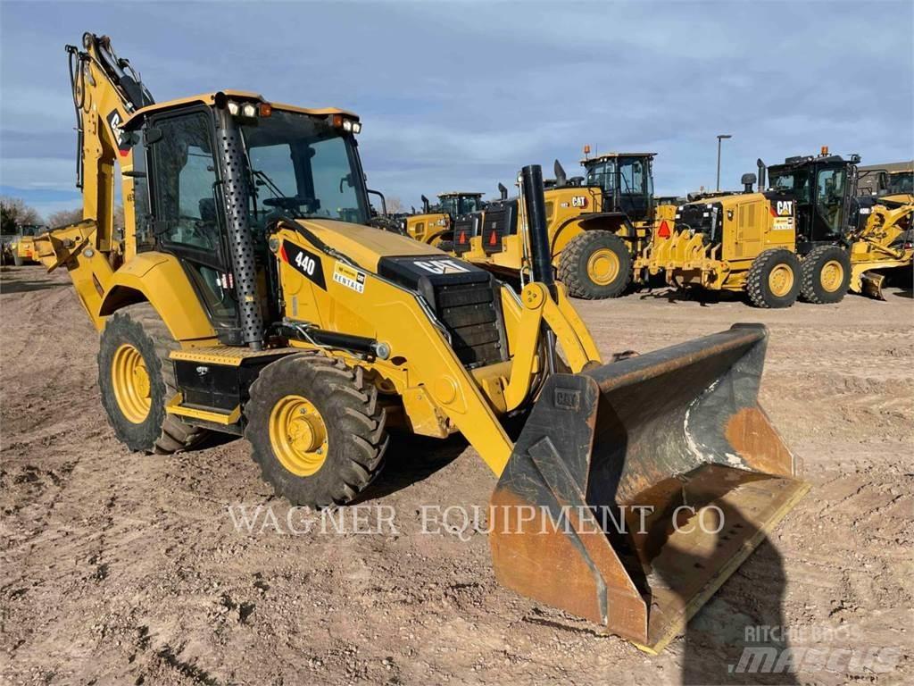 CAT 440 Kaivurikuormaajat