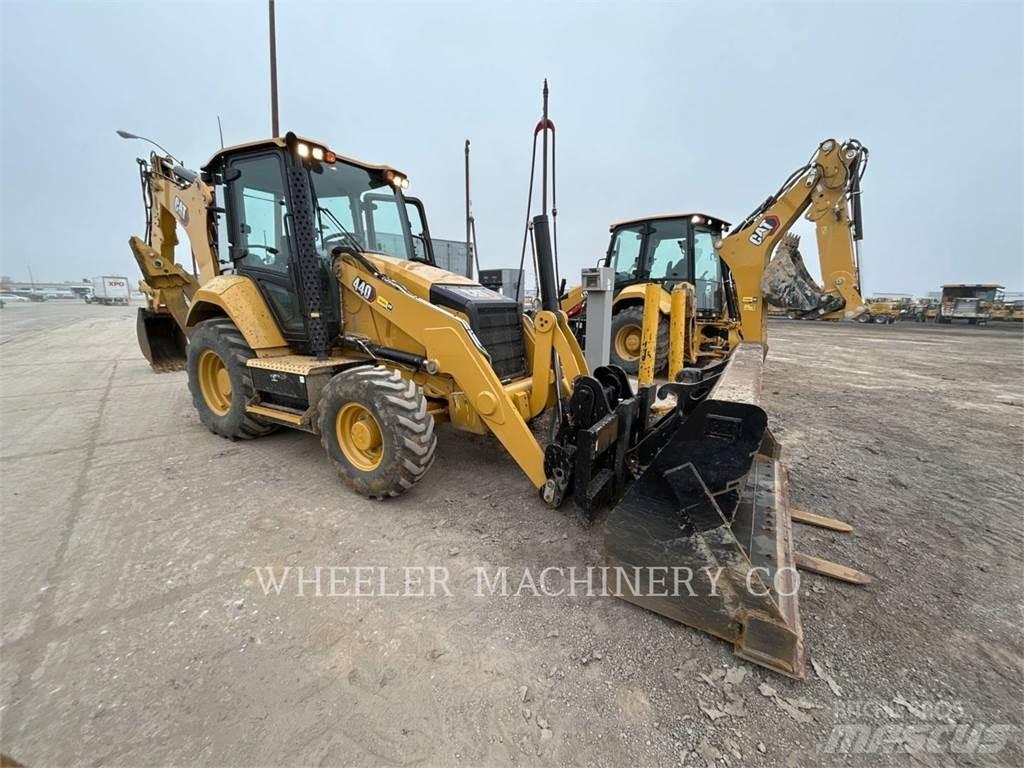 CAT 440 IT Kaivurikuormaajat