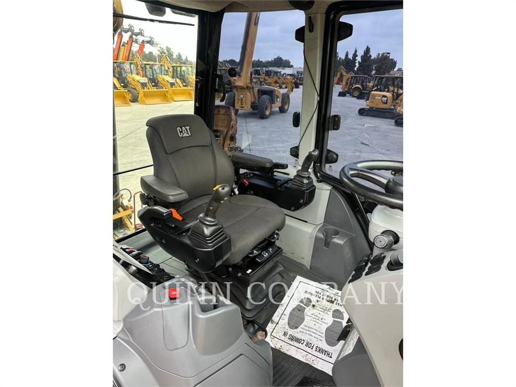 CAT 450 Kaivurikuormaajat