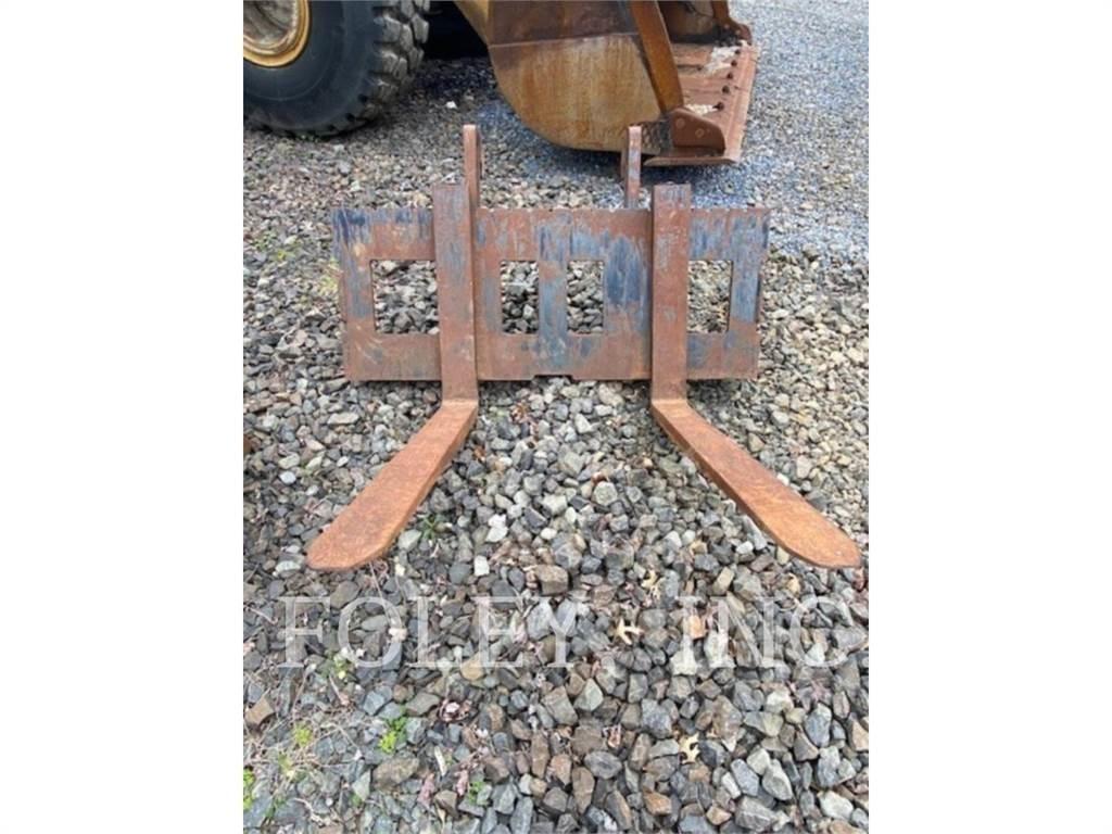 CAT 48 PALLET FORKS Trukkihaarukat