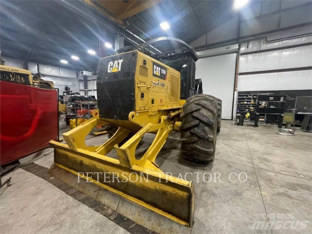 CAT 525D Juontokoneet