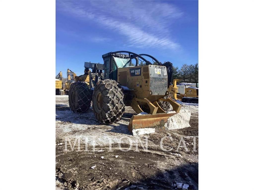 CAT 545D Juontokoneet