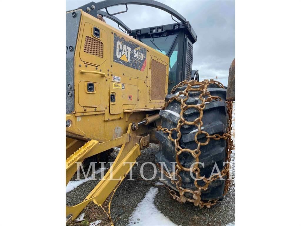 CAT 545D Juontokoneet