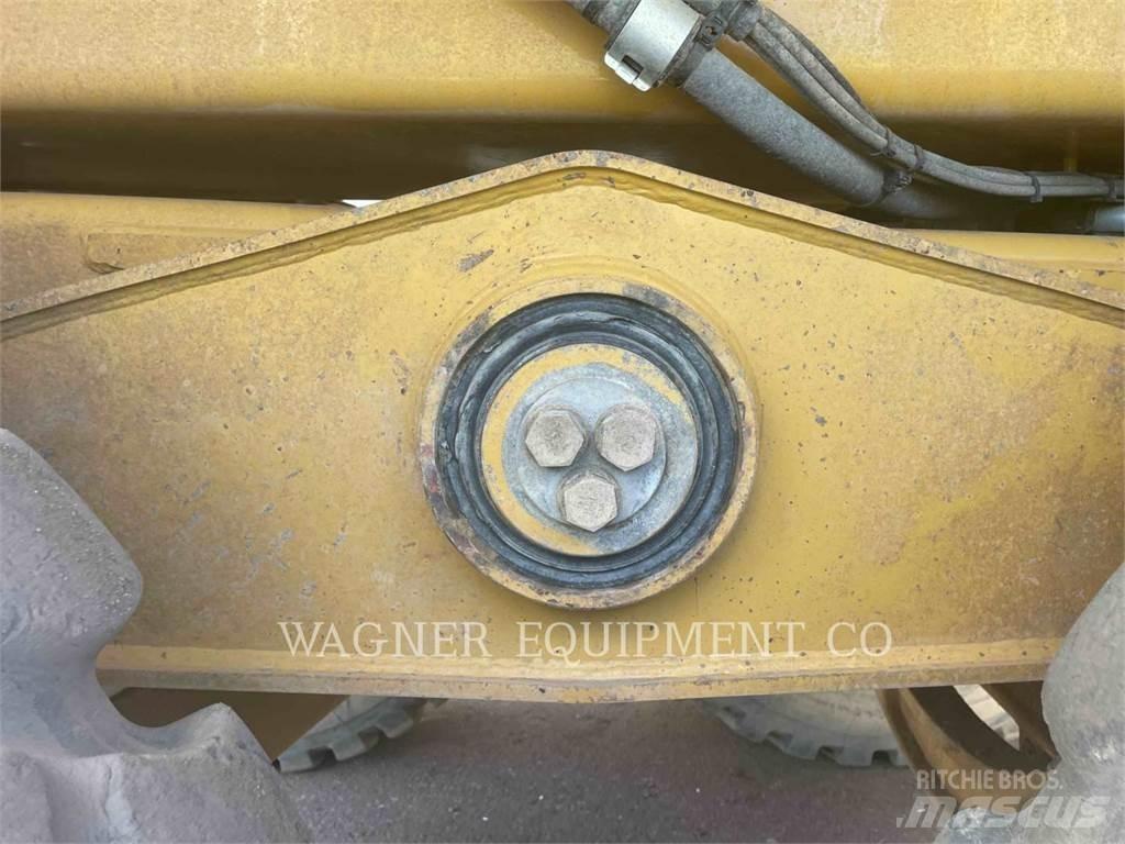 CAT 740B WT Vesisäiliöautot