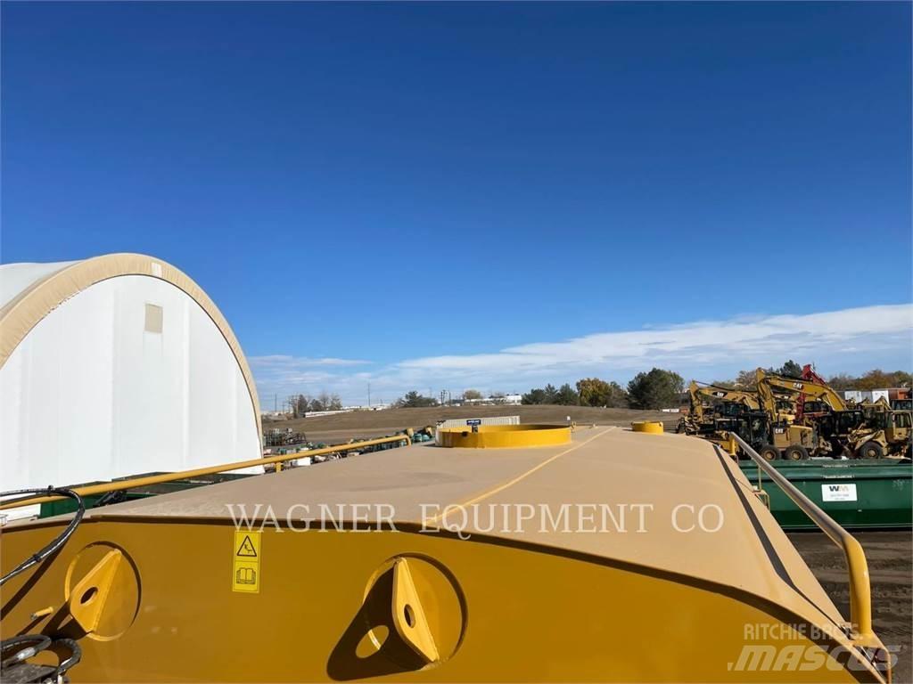 CAT 740B WT RB Vesisäiliöautot