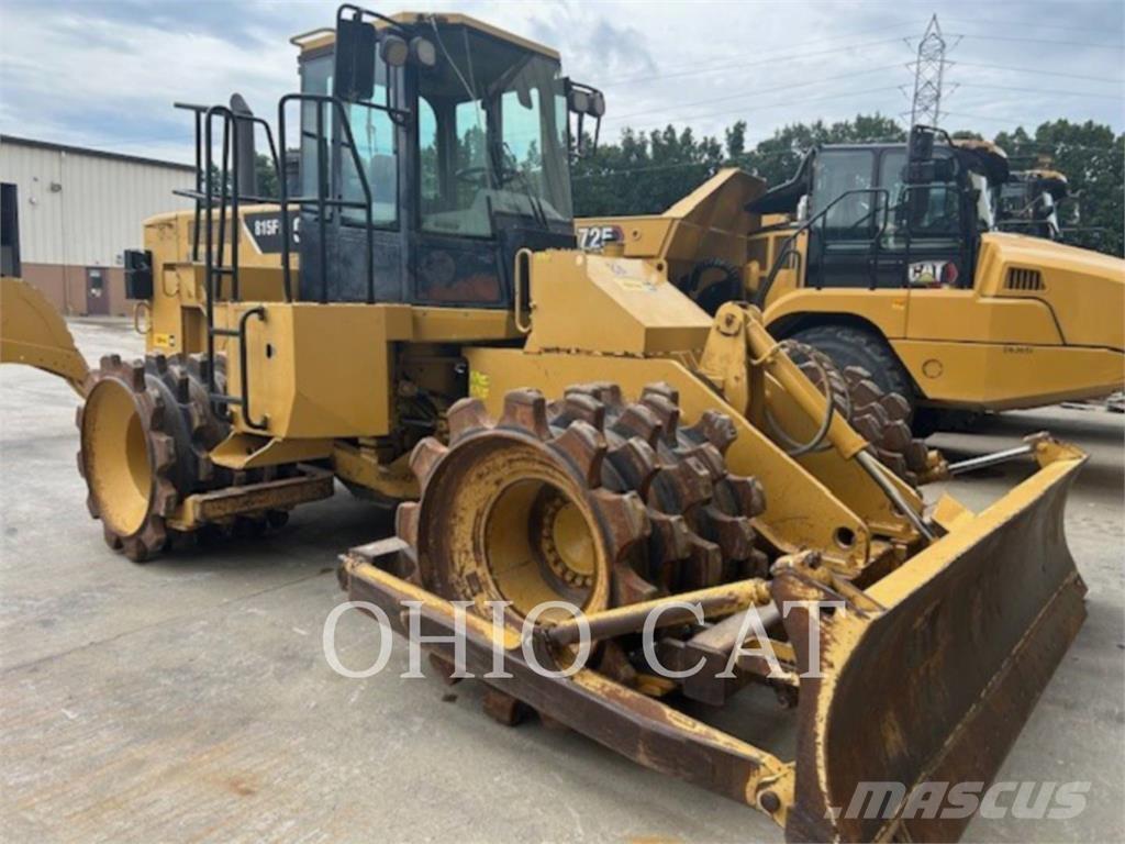 CAT 815F2 Pyöräpuskutraktori