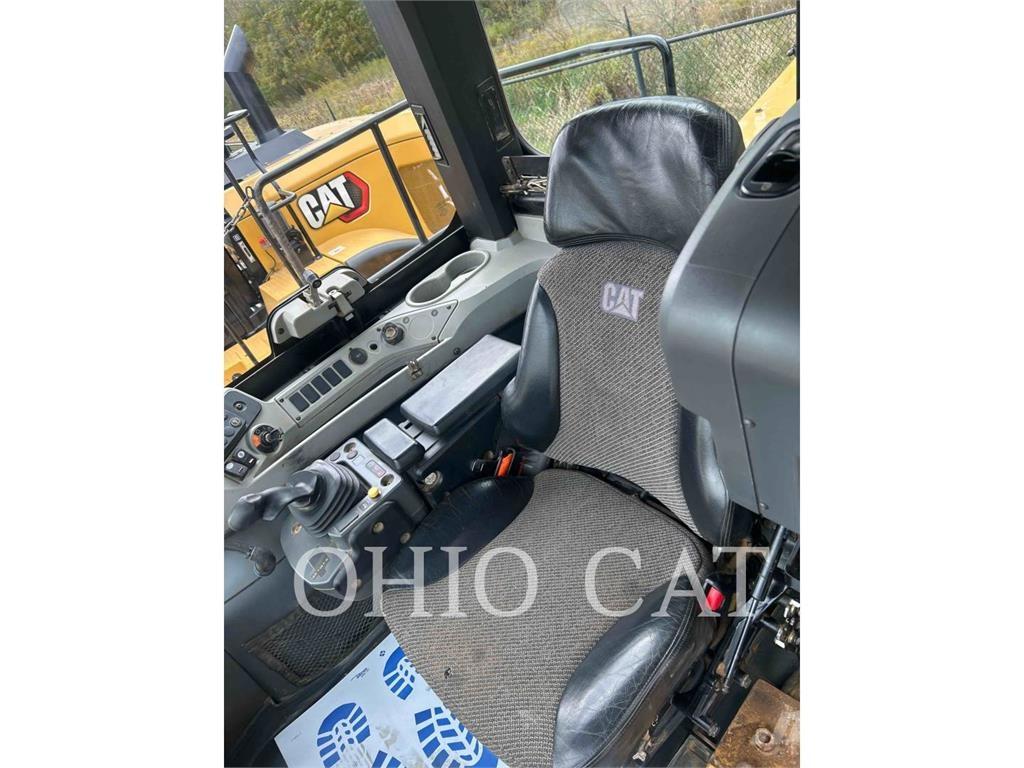 CAT 815K Pyöräpuskutraktori