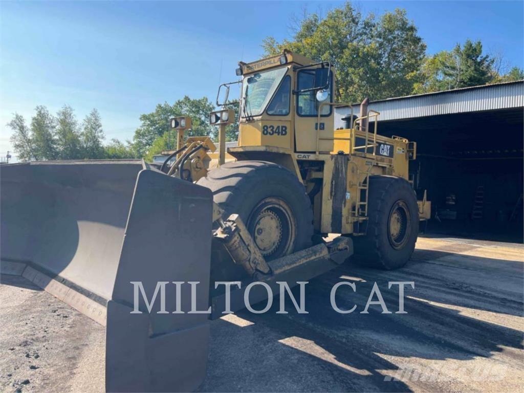 CAT 834B Pyöräpuskutraktori