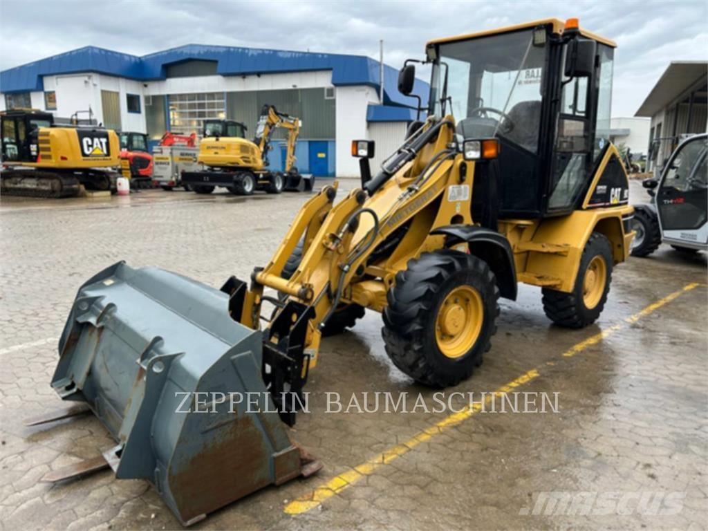 CAT 902 Pyöräkuormaajat
