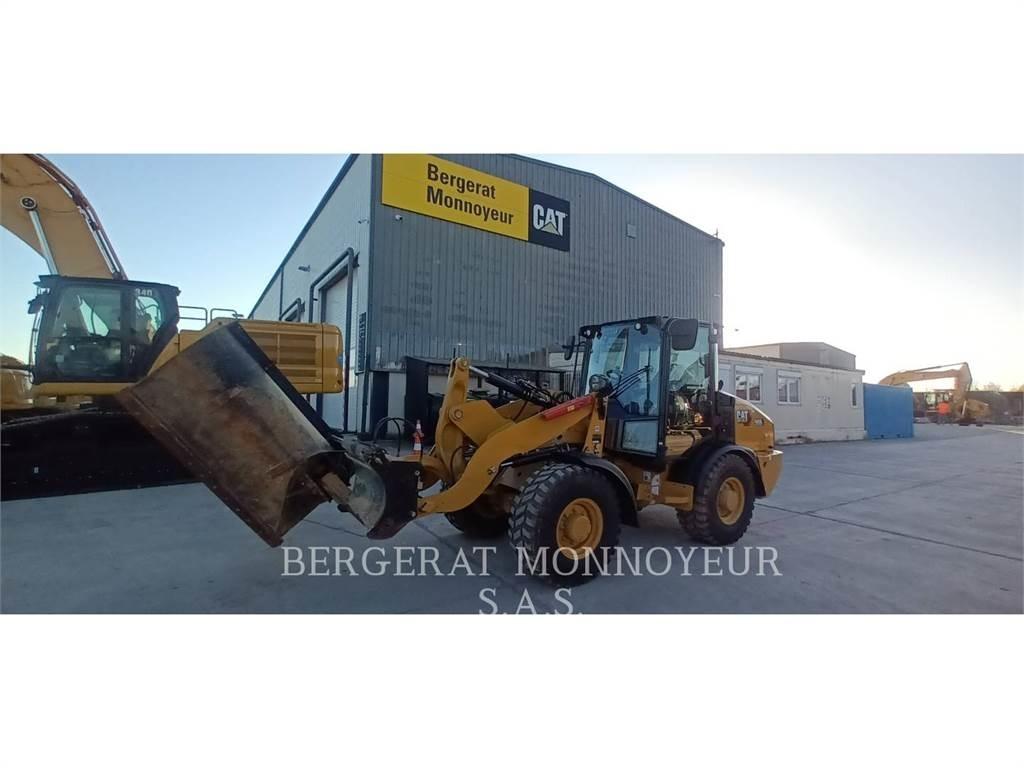 CAT 906 Pyöräkuormaajat