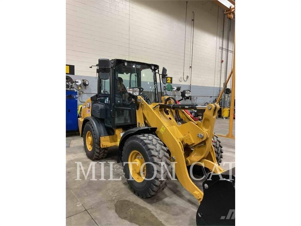 CAT 906 Pyöräkuormaajat