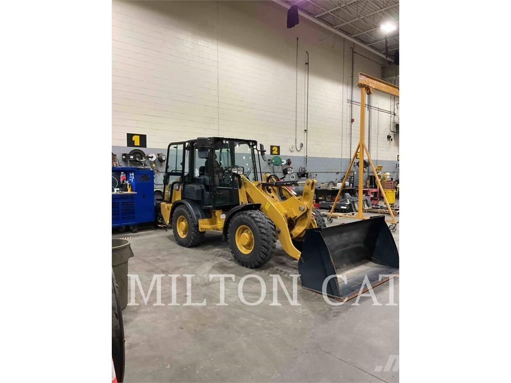 CAT 906 Pyöräkuormaajat