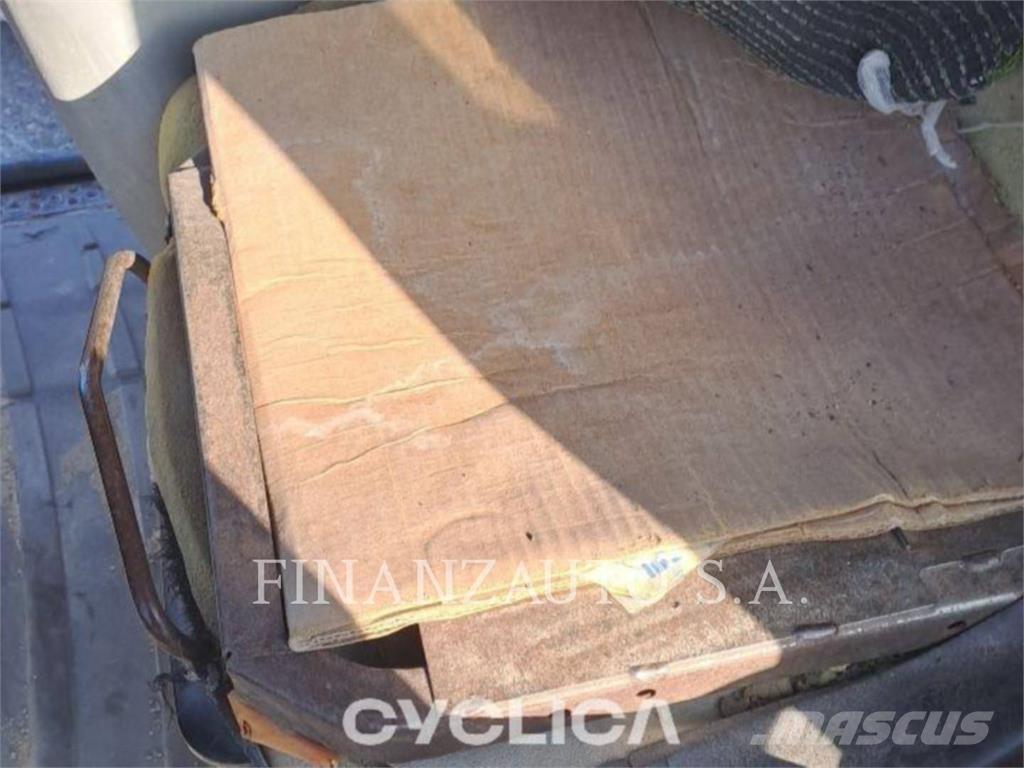 CAT 906H Pyöräkuormaajat